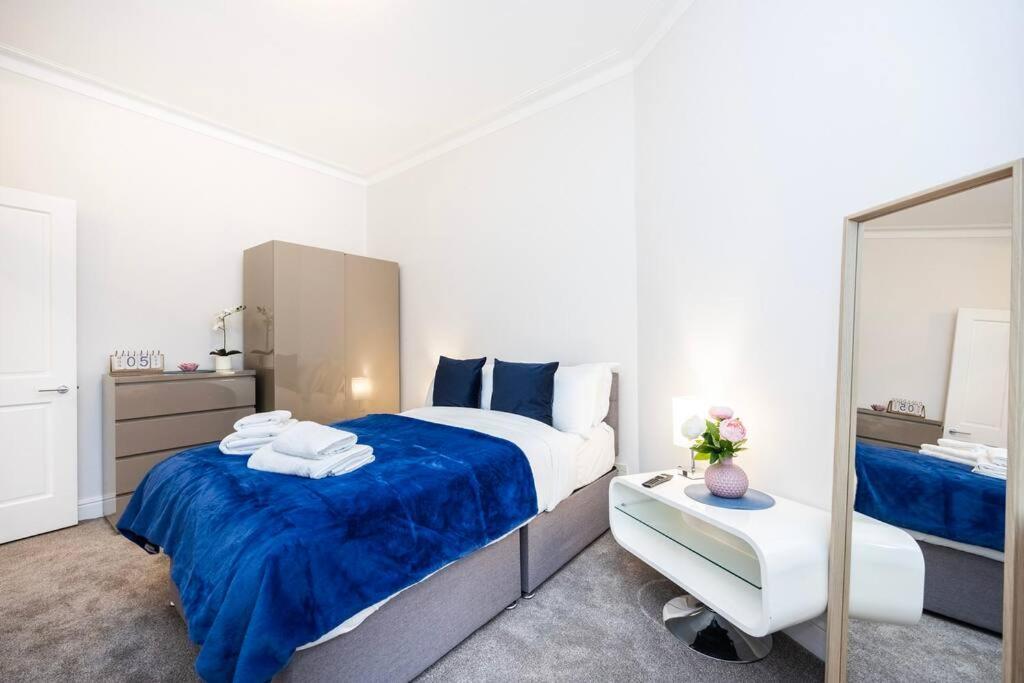 Stylish In Leicester Square Apartment