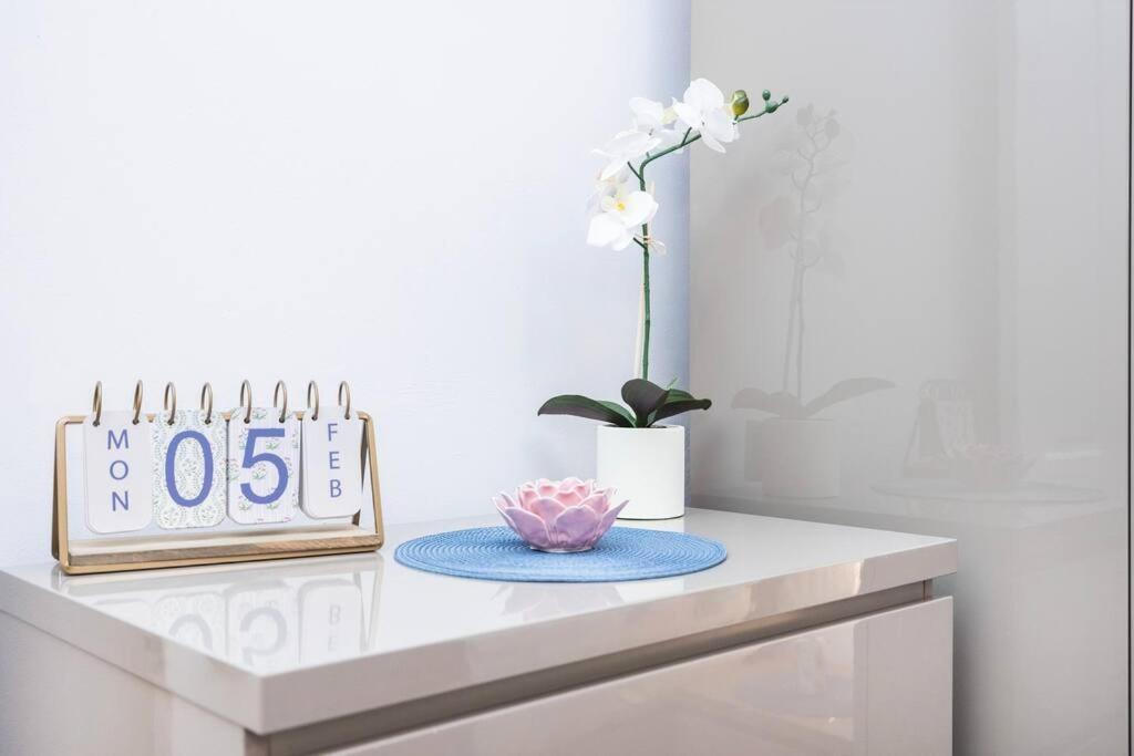 Stylish In Leicester Square Apartment London